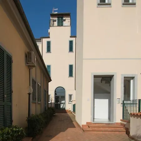 Casa A 50 Mt Dal Mare Con Piscina A Apartment Quercianella